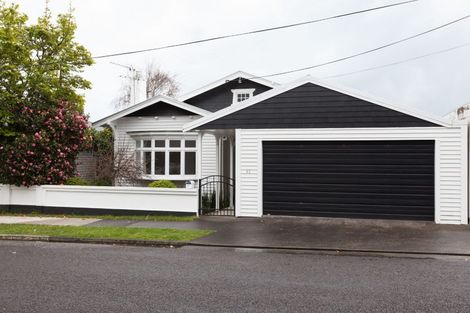 Photo of property in 87 Pendarves Street, New Plymouth, 4310