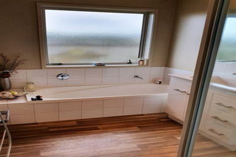 Photo of property in 8c Wiltshire Place, Te Puke, 3119