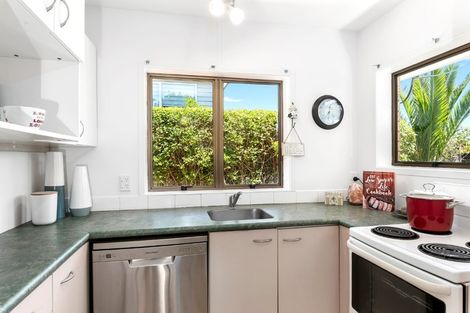 Photo of property in 1/2 Tristram Avenue, Forrest Hill, Auckland, 0620