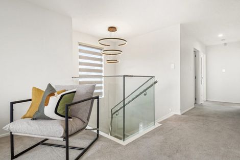 Photo of property in 49a Meadowood Drive, Unsworth Heights, Auckland, 0632