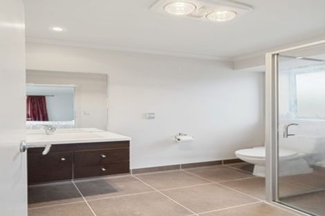 Photo of property in 16 Breaker Grove, Waiuku, 2123