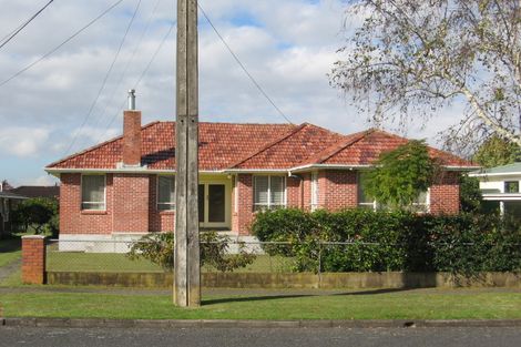 Photo of property in 49 Yeovil Road, Te Atatu Peninsula, Auckland, 0610