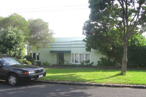 Photo of property in 4 Maungakiekie Avenue, Greenlane, Auckland, 1051