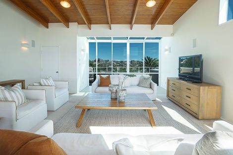 Photo of property in 42 Marellen Drive, Red Beach, 0932