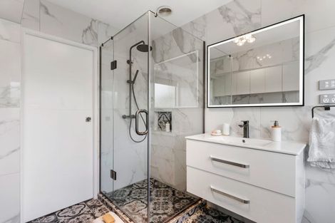 Photo of property in 1/131 Botany Road, Botany Downs, Auckland, 2010