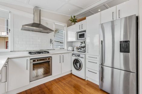 Photo of property in 2/221 Onewa Road, Birkenhead, Auckland, 0626