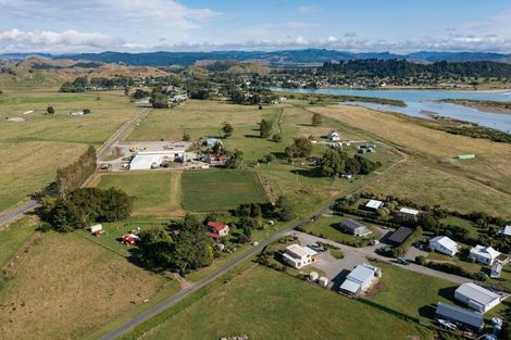 Photo of property in 20 Rangiuia Road, Tolaga Bay, 4077