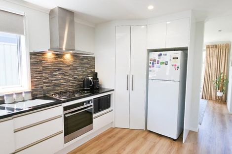 Photo of property in 36 Bluff Road, Kenepuru, Porirua, 5022