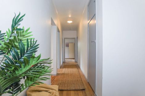 Photo of property in 3 Mountain Road, Western Heights, Rotorua, 3015