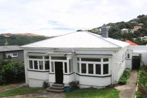 Photo of property in 135 Northland Road, Northland, Wellington, 6012