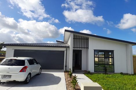 Photo of property in 10 Kenehi Road, Karaka, 2124