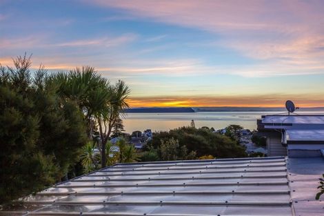 Photo of property in 44 Grays Road, Plimmerton, Porirua, 5026