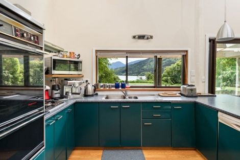 Photo of property in 742 Queen Charlotte Drive, Havelock, Picton, 7281