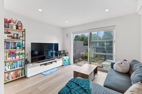 Photo of property in 2/472 West Coast Road, Glen Eden, Auckland, 0602