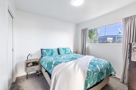 Photo of property in 2/49 Tramway Road, Beach Haven, Auckland, 0626