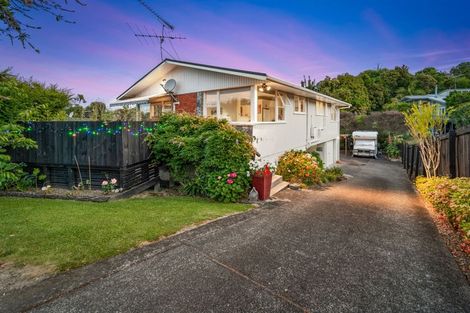 Photo of property in 5 Chevron Place, Castor Bay, Auckland, 0620