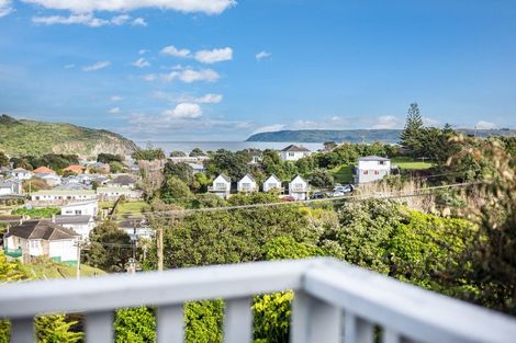 Photo of property in 2 Mapplebeck Street, Titahi Bay, Porirua, 5022