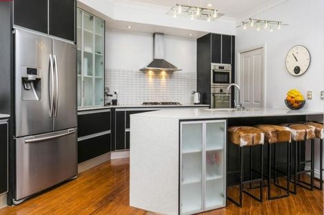 Photo of property in 2 Oscar Road, Greenhithe, Auckland, 0632