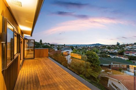 Photo of property in 73 East Coast Road, Castor Bay, Auckland, 0620