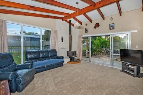 Photo of property in 1 Adams Place, Te Kamo, Whangarei, 0112