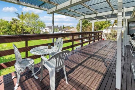 Photo of property in 1 Aorangi Place, Birkenhead, Auckland, 0626