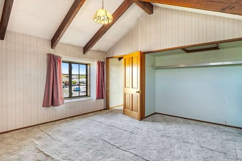 Photo of property in 10 Regency Crescent, Redwood, Christchurch, 8051