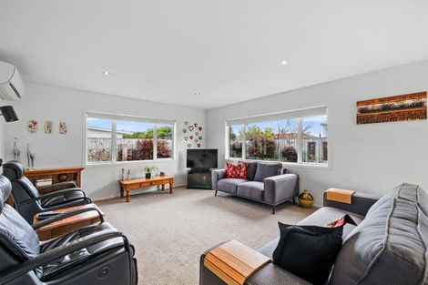 Photo of property in 2 Rayner Way, Glen Avon, New Plymouth, 4312