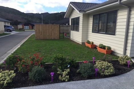 Photo of property in 93 Riverstone Drive, Riverstone Terraces, Upper Hutt, 5018