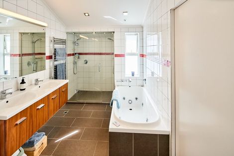 Photo of property in 12a Glenmore Street, Thorndon, Wellington, 6011