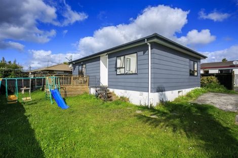 Photo of property in 2/7 Barbados Drive, Unsworth Heights, Auckland, 0632