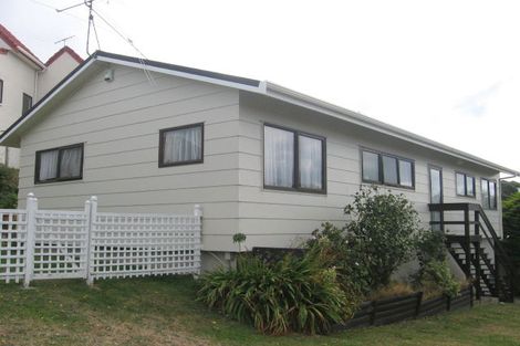 Photo of property in 39 Akaroa Drive, Maupuia, Wellington, 6022