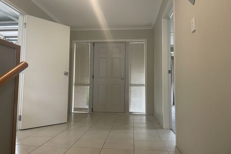 Photo of property in 4 Ravine Lane, Oteha, Auckland, 0632