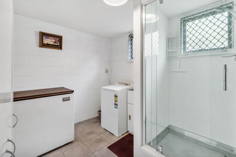 Photo of property in 4 Evelyn Road, Cockle Bay, Auckland, 2014