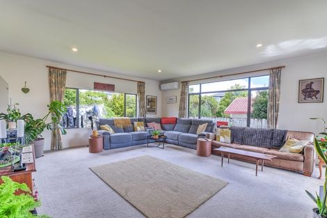 Photo of property in 23 Medallion Drive, Oteha, Auckland, 0632