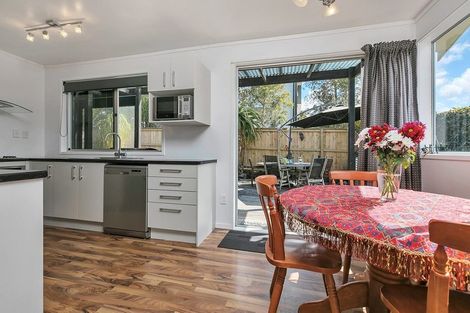 Photo of property in 47 Vandeleur Avenue, Birkdale, Auckland, 0626