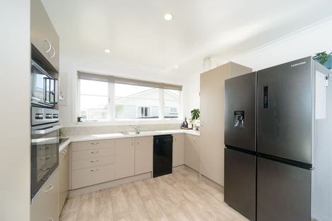 Photo of property in 8 Peters Avenue, Cloverlea, Palmerston North, 4412