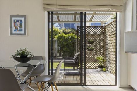 Photo of property in 2/56 Ridgemount Rise, Mangere Bridge, Auckland, 2022