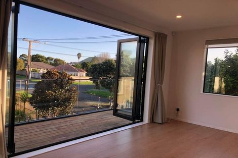 Photo of property in 26a Holland Avenue, Point England, Auckland, 1072