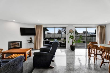 Photo of property in 2 Huetu Place, Bell Block, New Plymouth, 4312