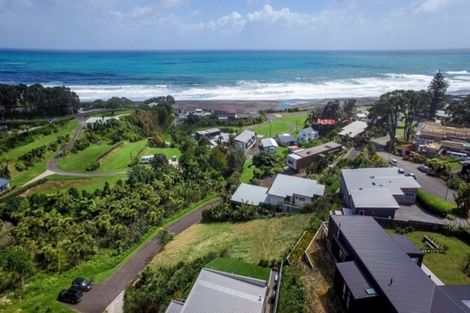 Photo of property in 12b Shearer Drive, Oakura, 4314