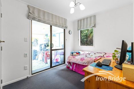 Photo of property in 2/15 Ridgewood Crescent, Birkenhead, Auckland, 0626