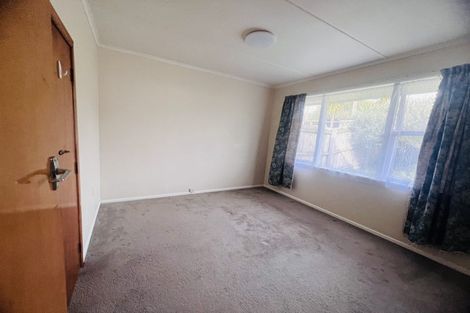Photo of property in 1b Barron Drive, Green Bay, Auckland, 0604