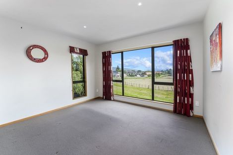 Photo of property in 8 Avion Terrace, Raumati Beach, Paraparaumu, 5032