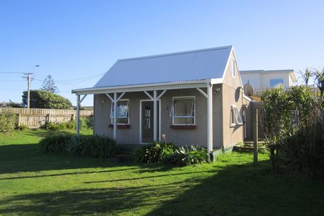 Photo of property in 89 Moana Street, Otaki Beach, Otaki, 5512