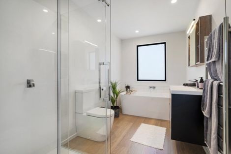 Photo of property in 14 Tuke Lane, Wanaka, 9305