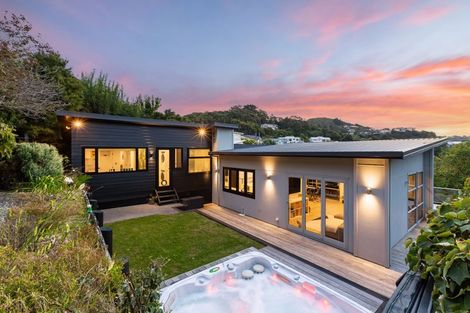 Photo of property in 302 Paremata Road, Whitby, Porirua, 5381