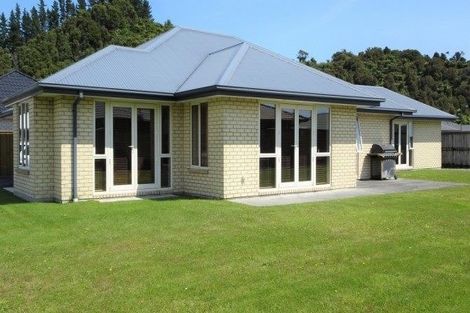 Photo of property in 16 Ridgeway Drive, Greymouth, 7805