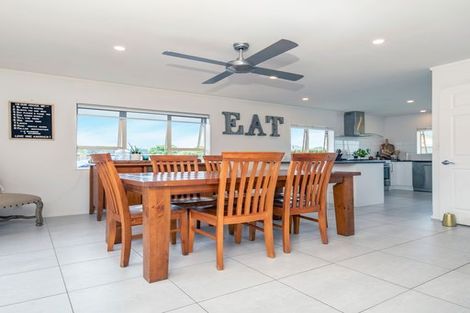 Photo of property in 19 Merlot Heights, Huapai, Kumeu, 0810