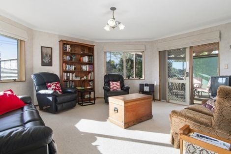 Photo of property in 17 Pampas Grove, Welcome Bay, Tauranga, 3112