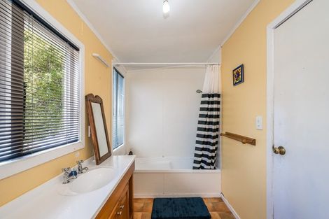 Photo of property in 98 Kiwi Road, Raumati Beach, Paraparaumu, 5032